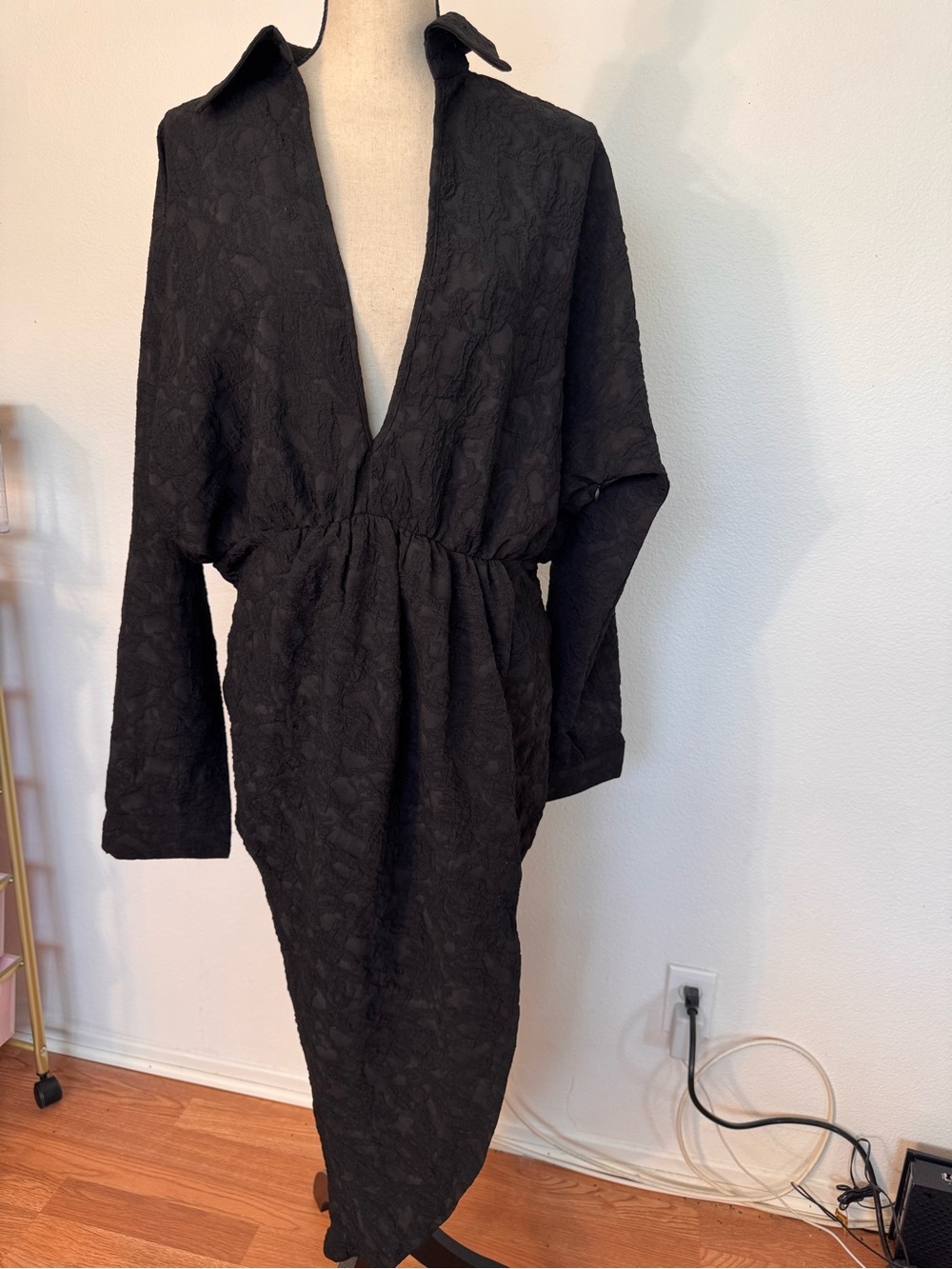 PrettyLittleThing Black Textured Deep V Long Sleeve Dress